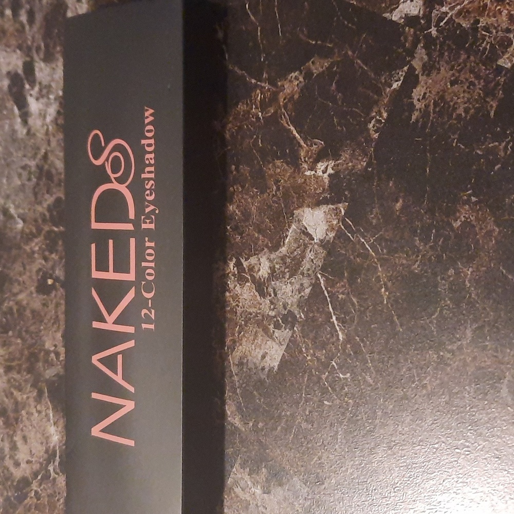 Naked 12 color eyeshadow pallette